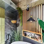 Seasons Raw Nest-adults Only Apartament