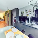Seasons Raw Nest-adults Only Apartament Brașov
