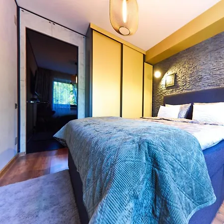 Seasons Raw Nest-adults Only