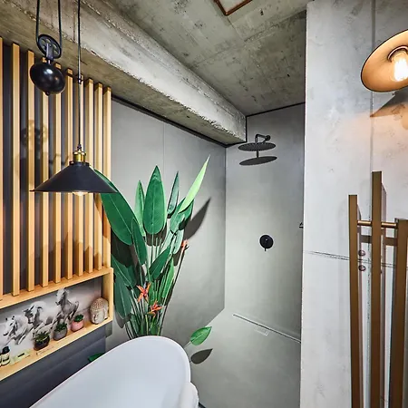 Seasons Raw Nest-adults Only *