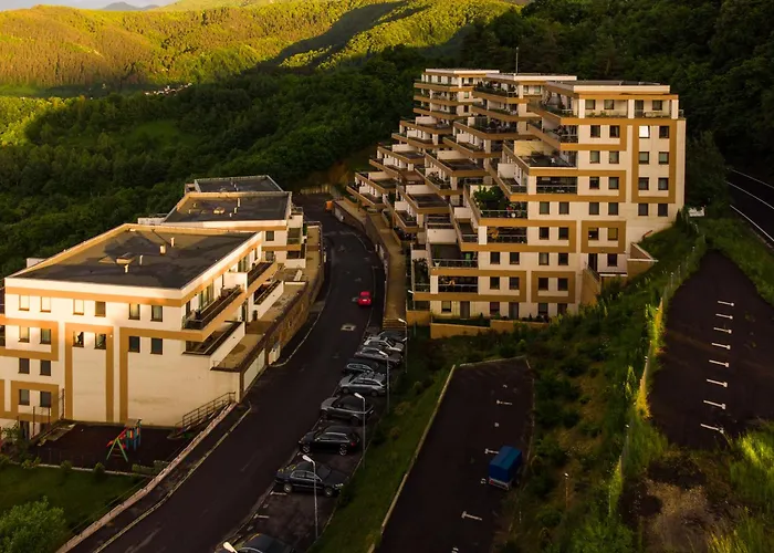 Seasons Raw Nest-adults Only 公寓