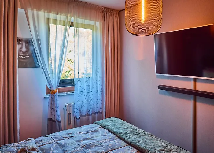 Seasons Raw Nest-adults Only 公寓