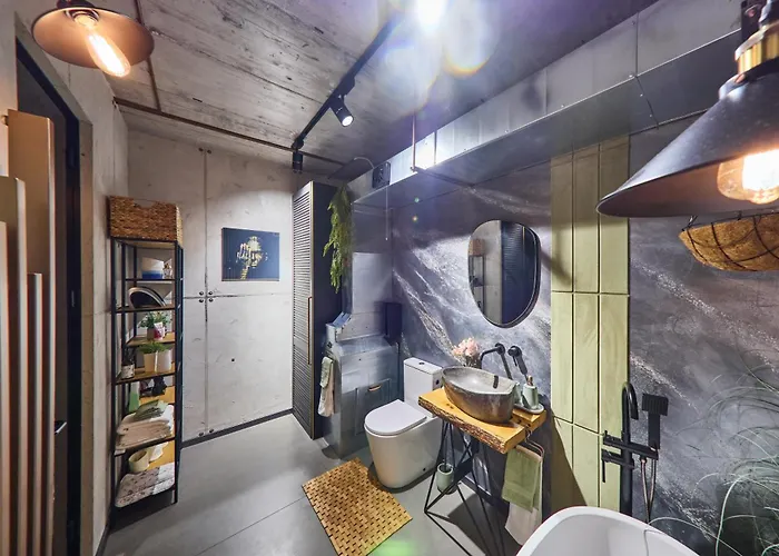 Seasons Raw Nest-adults Only 布拉索夫