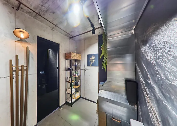 Seasons Raw Nest-adults Only 布拉索夫