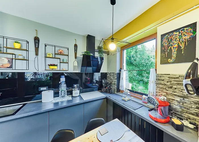 Seasons Raw Nest-adults Only 公寓 *