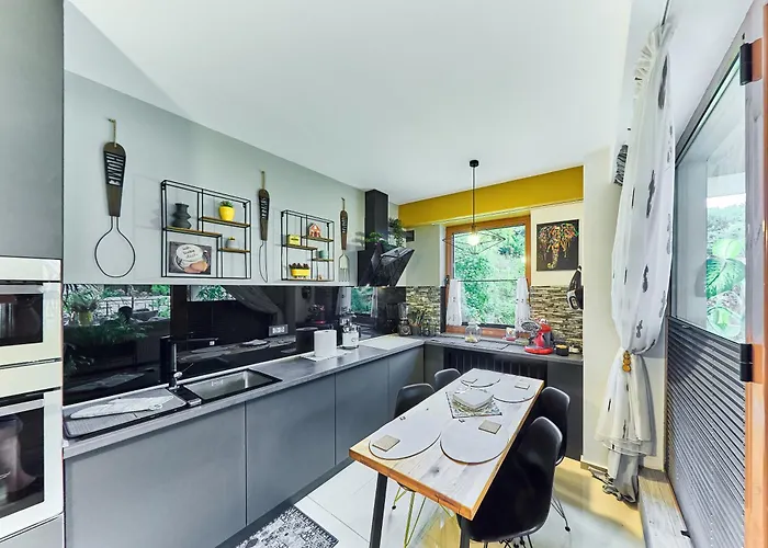 Seasons Raw Nest-adults Only 公寓