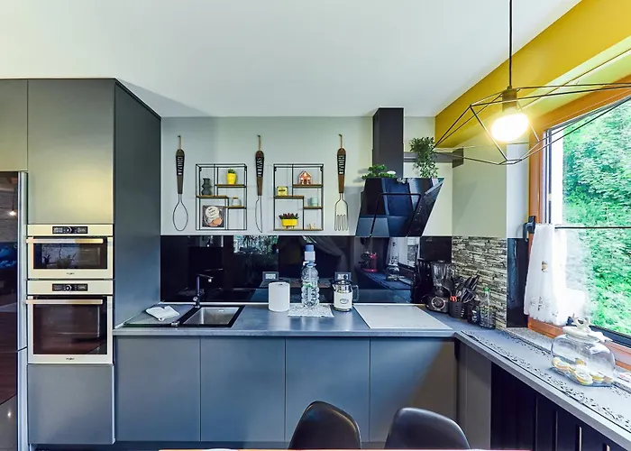 Seasons Raw Nest-adults Only 布拉索夫