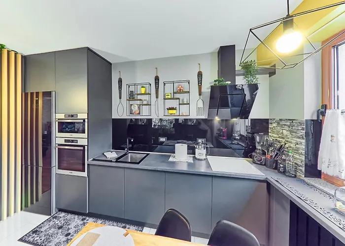 Seasons Raw Nest-adults Only 布拉索夫