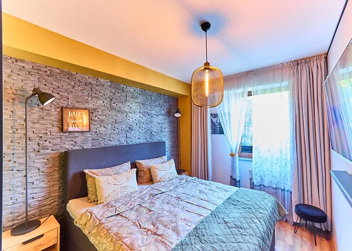 Seasons Raw Nest-adults Only